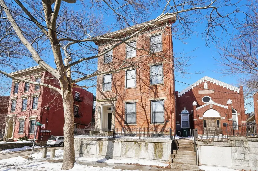 422 Clark St