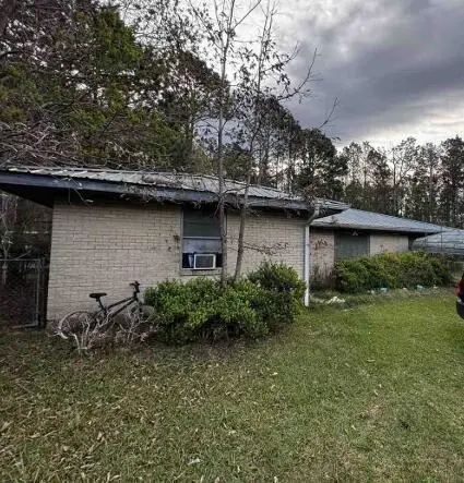 1221 Anderson