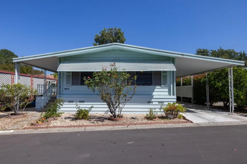 320 Bluebird Ln #320