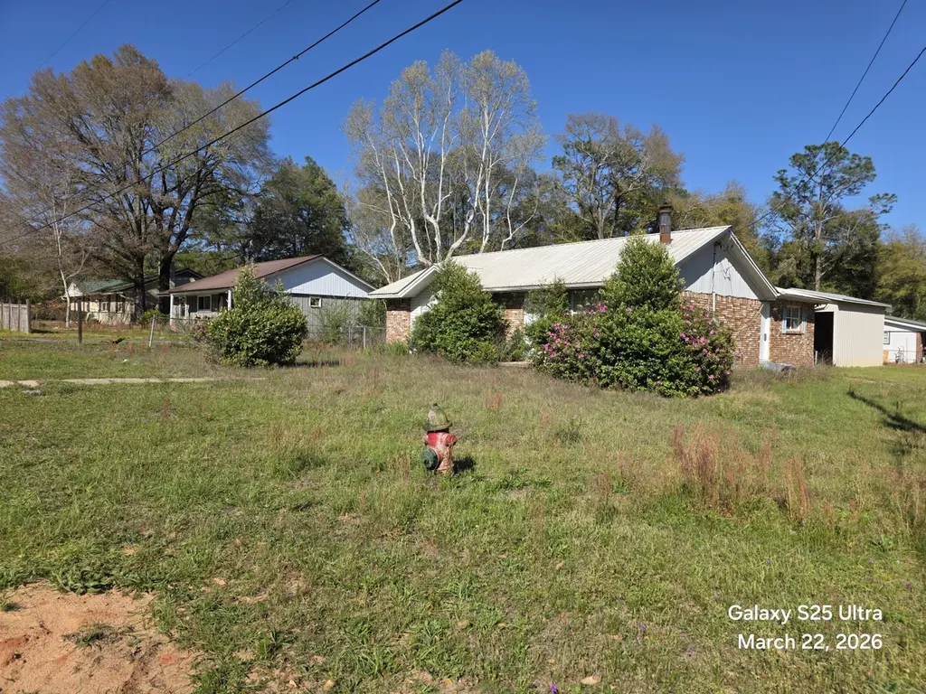 697 E Long Dr