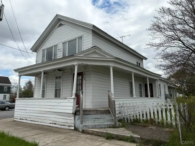 418 Roberts St