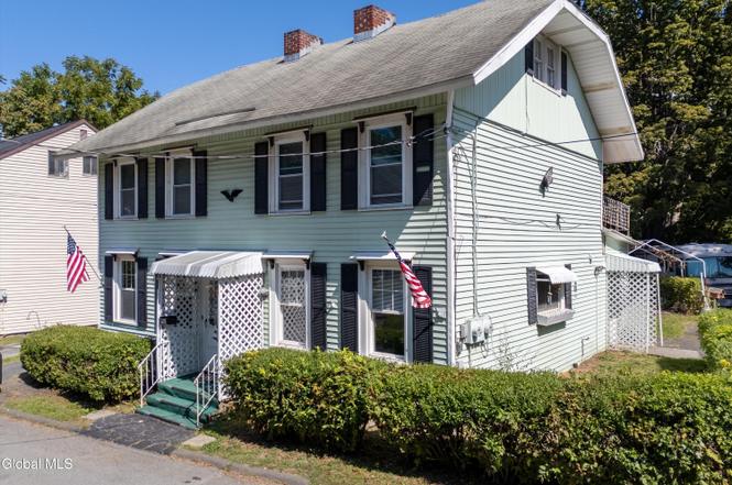 14 Lilac Ln