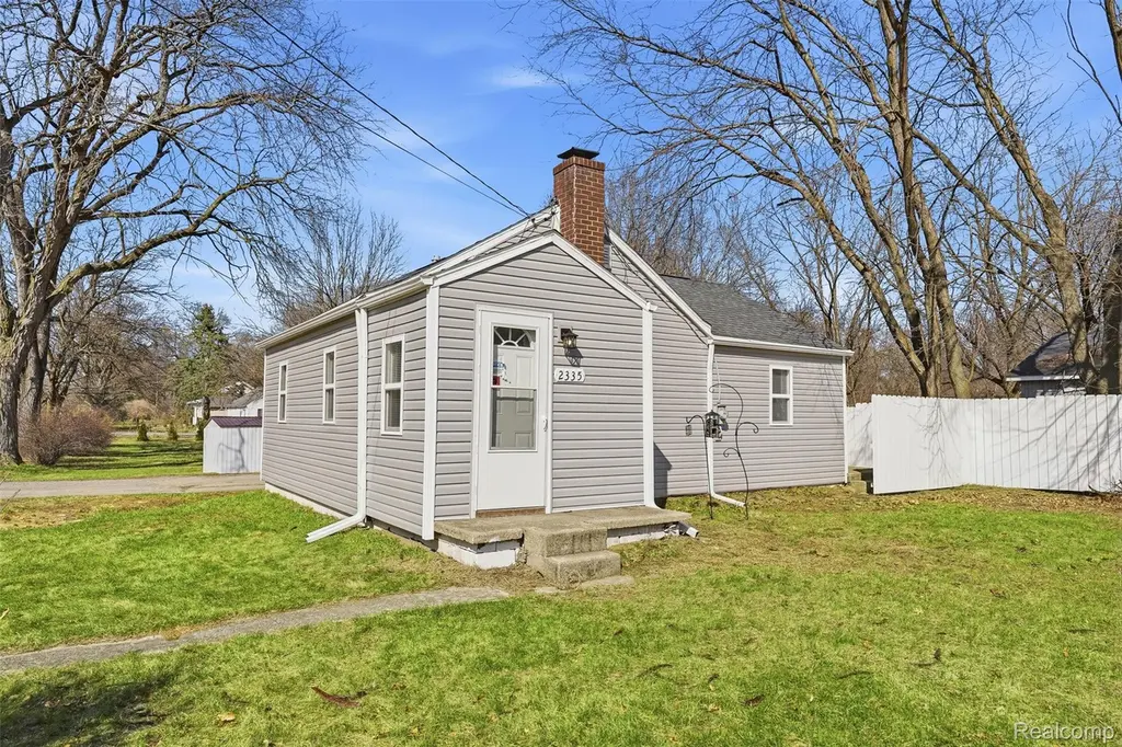 2335 Holmes Rd