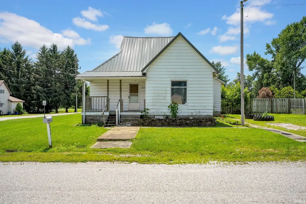 328 Wells Ave