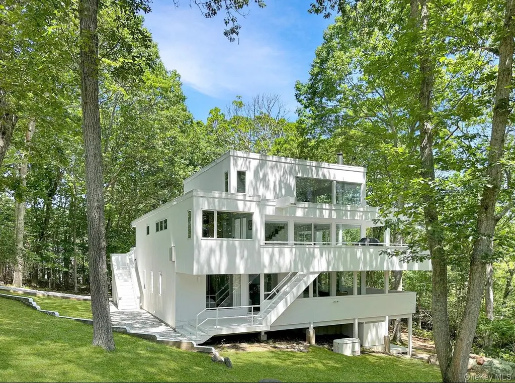 7 Fox Hollow Rd