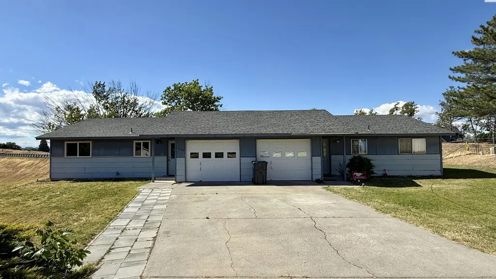 920-924 Burgundy Pl