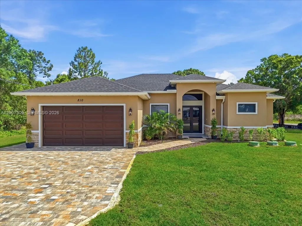 810 Sentinela Blvd
