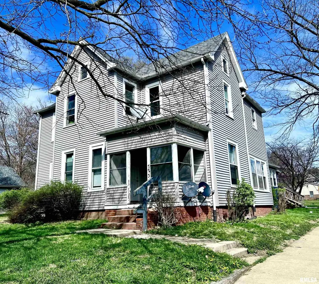 723 W Armstrong Ave
