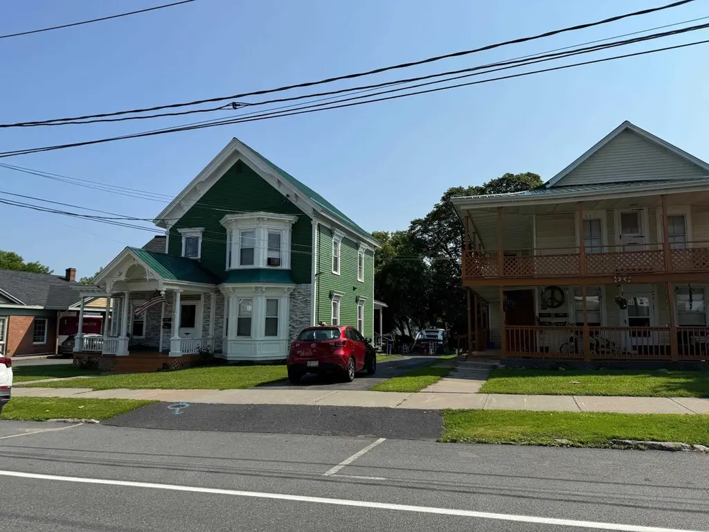 123,125 Main St