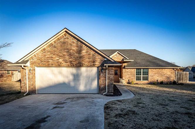 18 NE Summerwood Dr