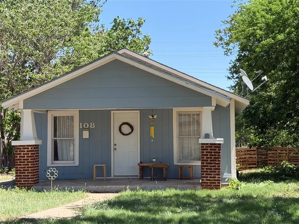 108 N Hitchcock St