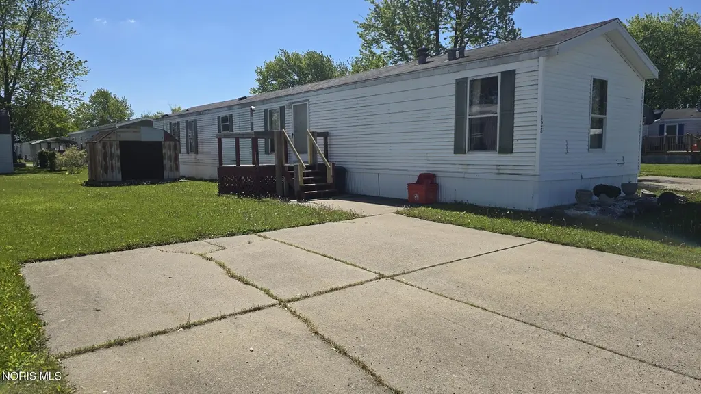 128 Bradford Ave
