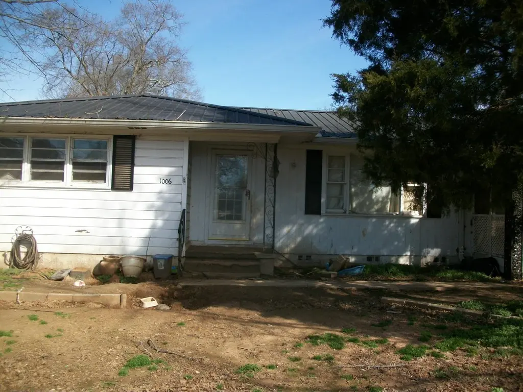 1006 Stadium Dr