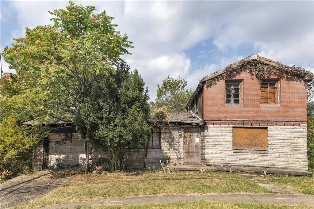 2241 Laketon Rd