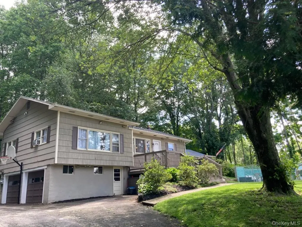 747 Bloomingburg Rd