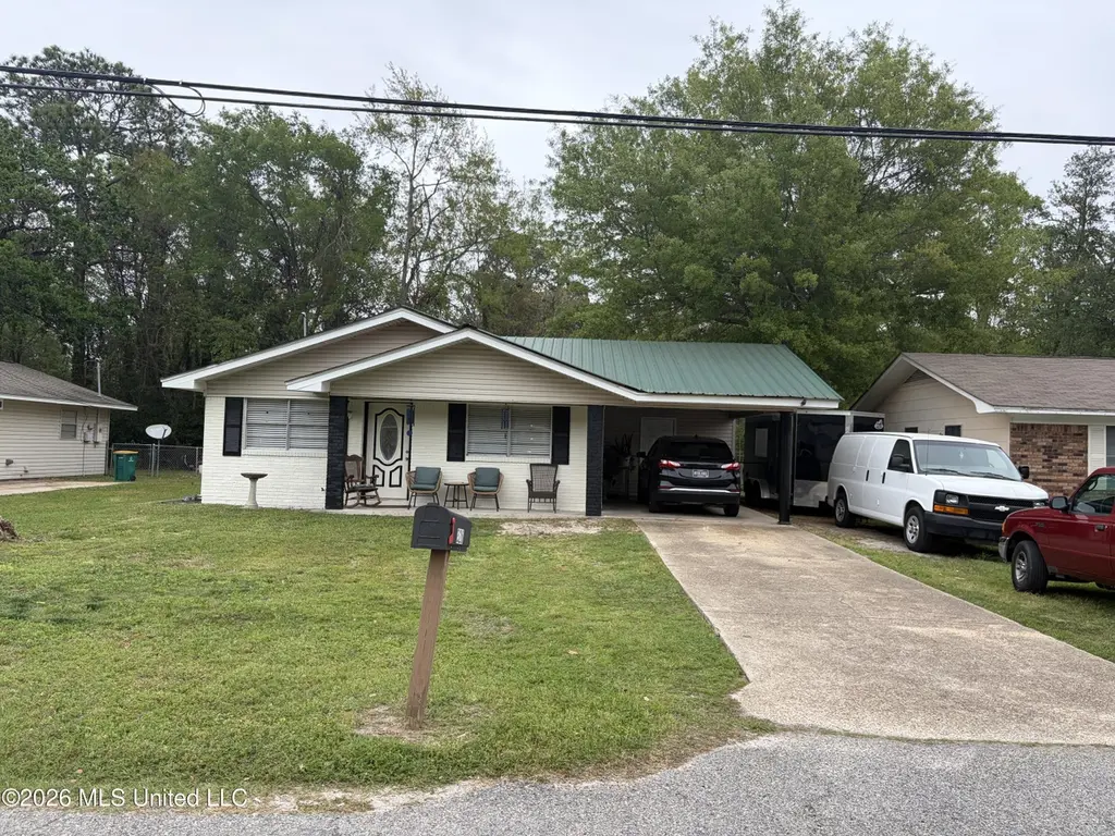 320 Lawler Ave