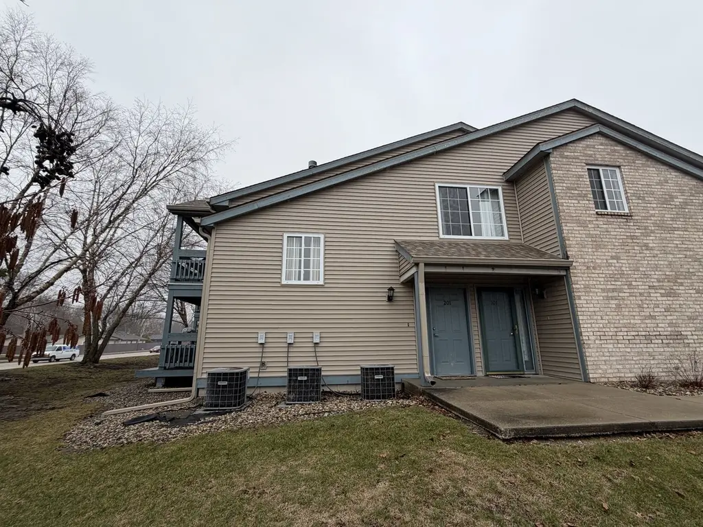 2404 Windward Blvd #201