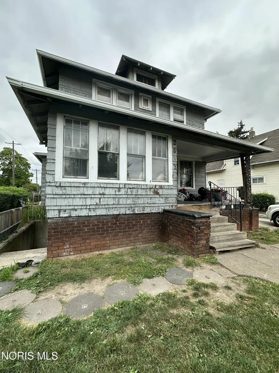 2803 N Summit St