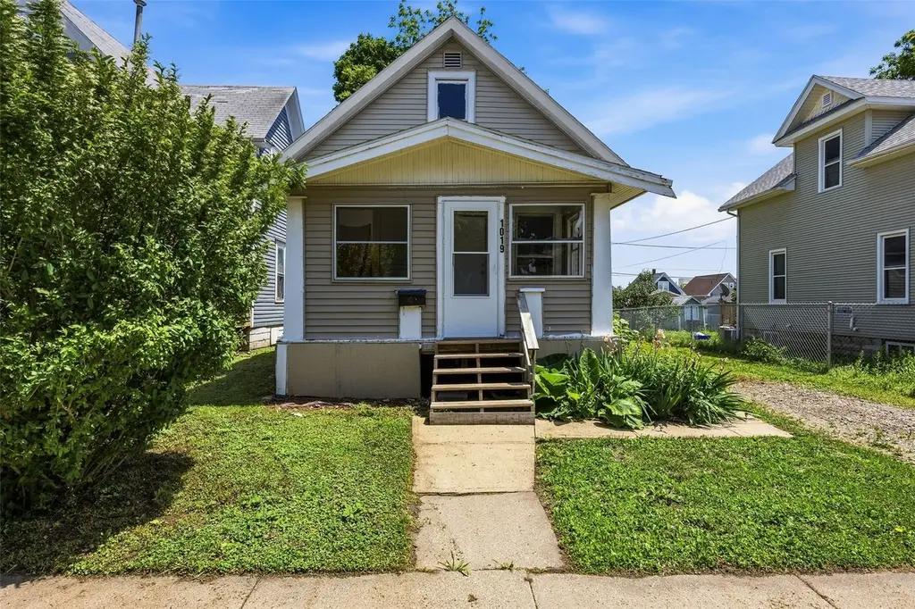1019 10 St SW
