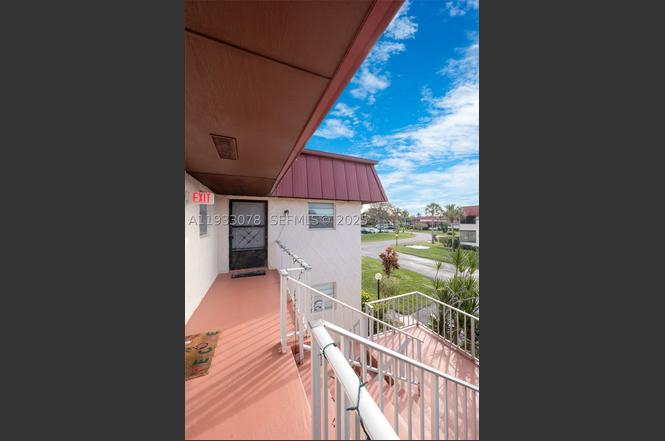 12027 S Greenway Cir #206