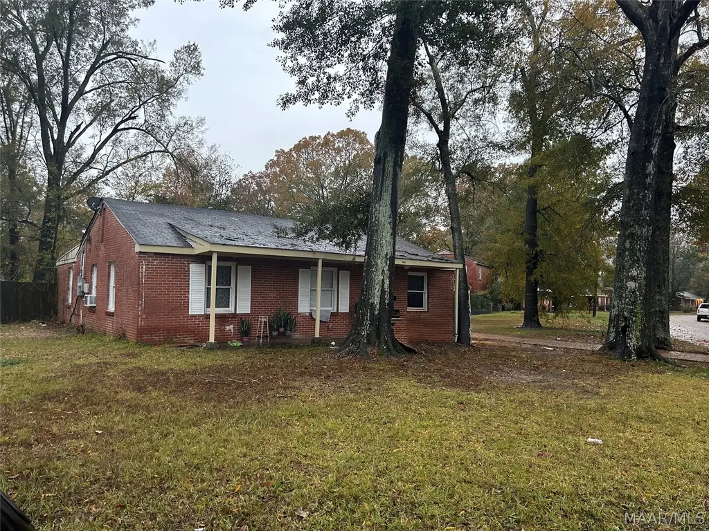 203 W Woodland Dr