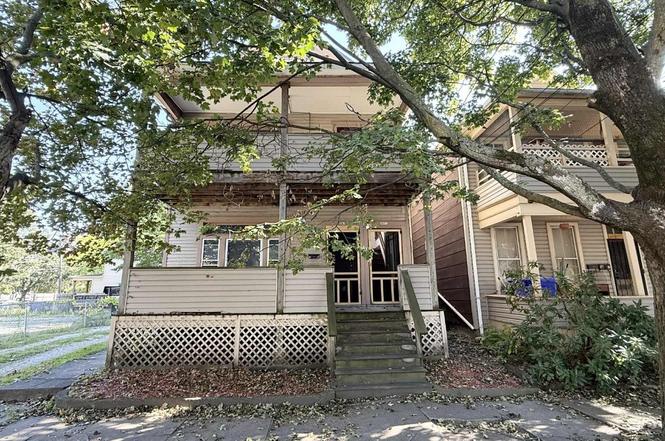 307 W 22nd St