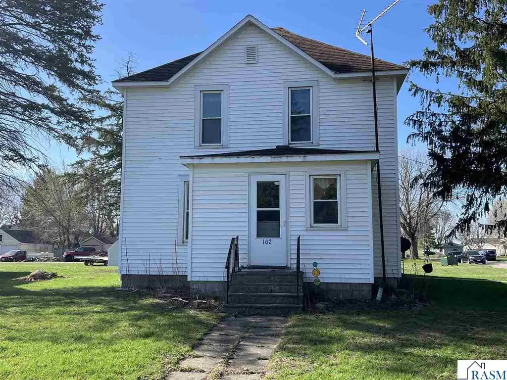102 Lewis St E