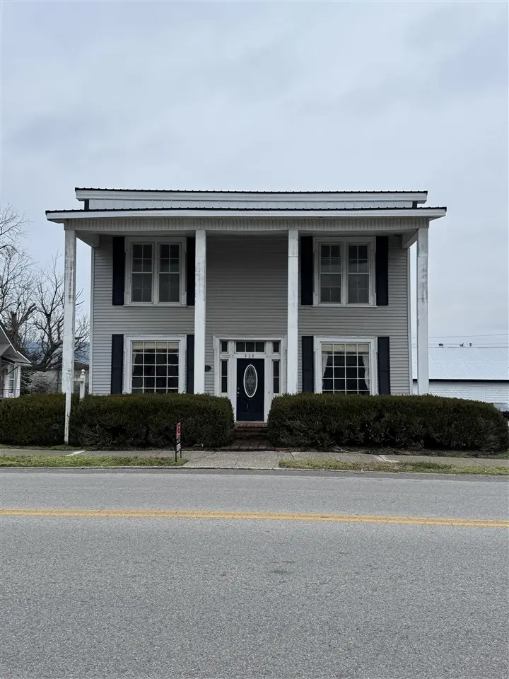 338 W 4th St
