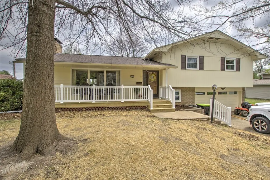 3224 Greenlake Dr