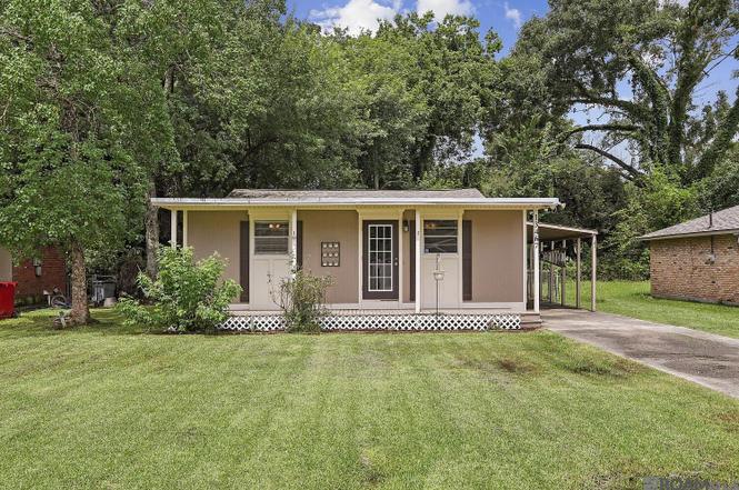 13467 Bayou Oak St