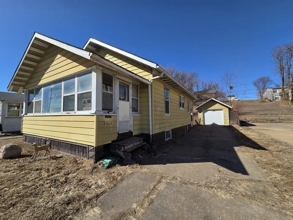 2410 Camanche Ave