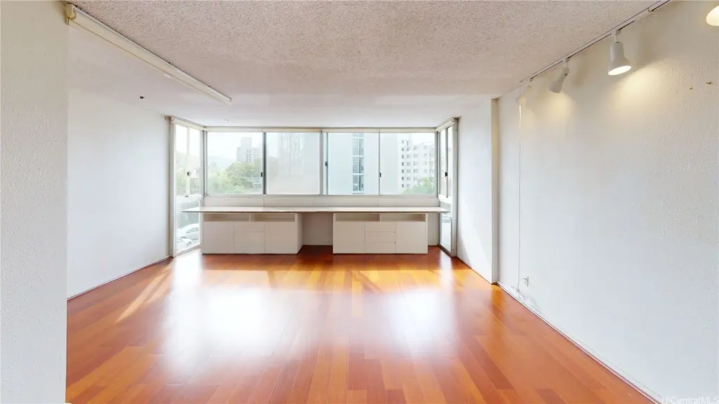 1624 Kanunu St #306