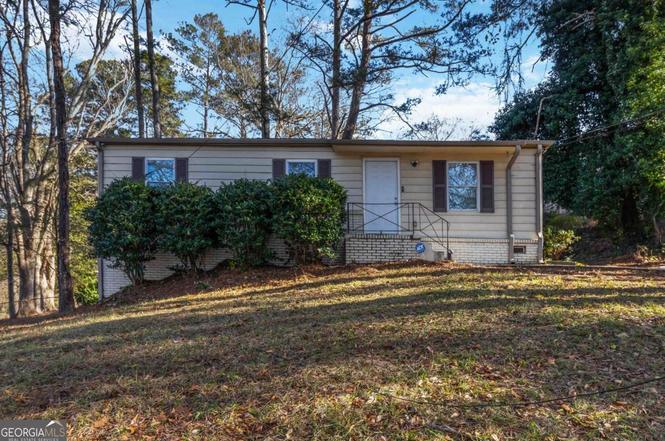 2361 Swallow Cir SE