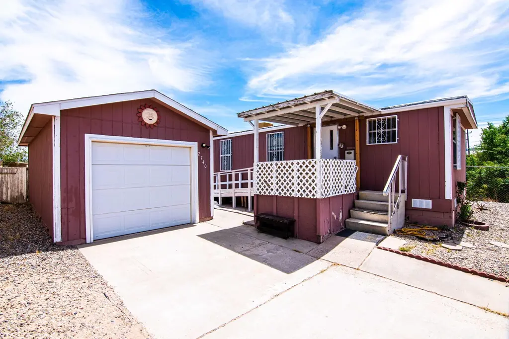2740 Katrina Dr SW