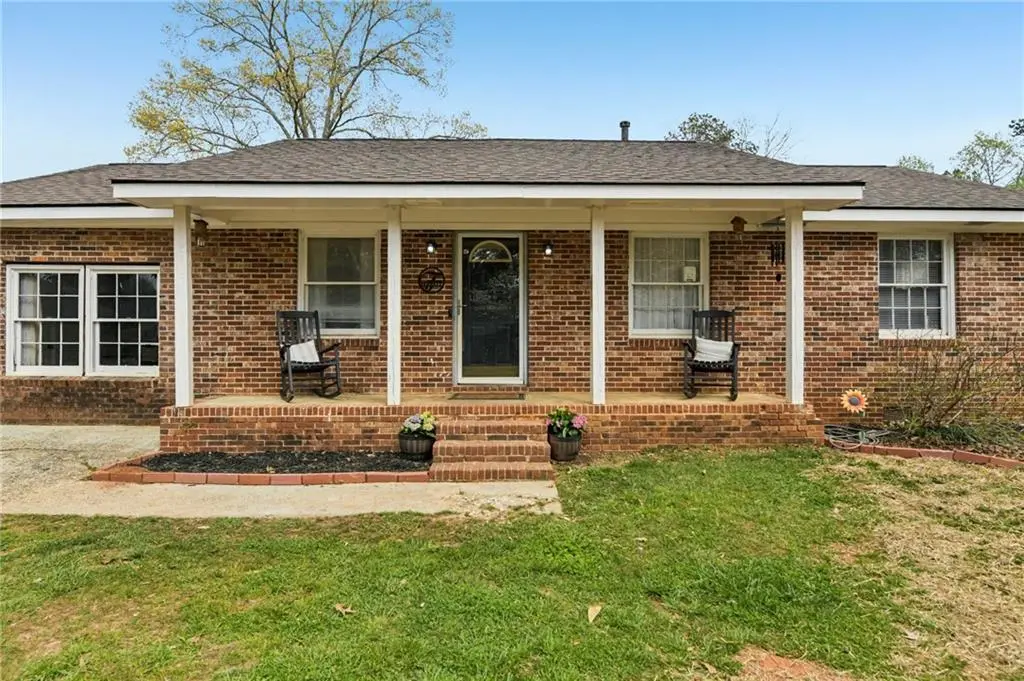 8165 Laurel Dr