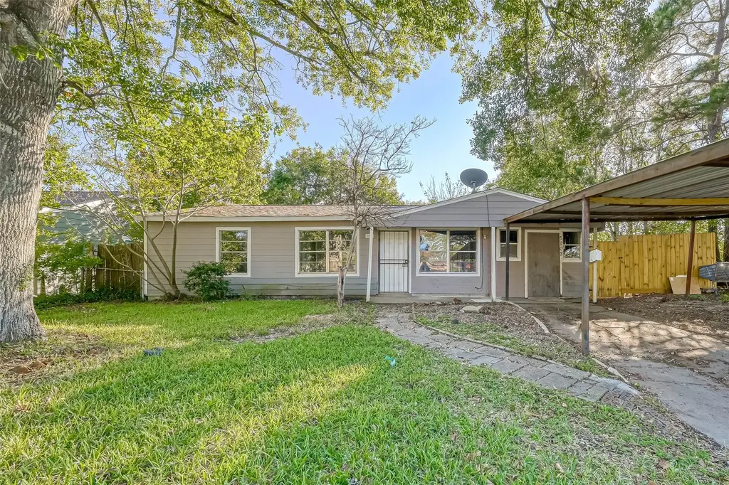 5102 Lyndhurst Dr
