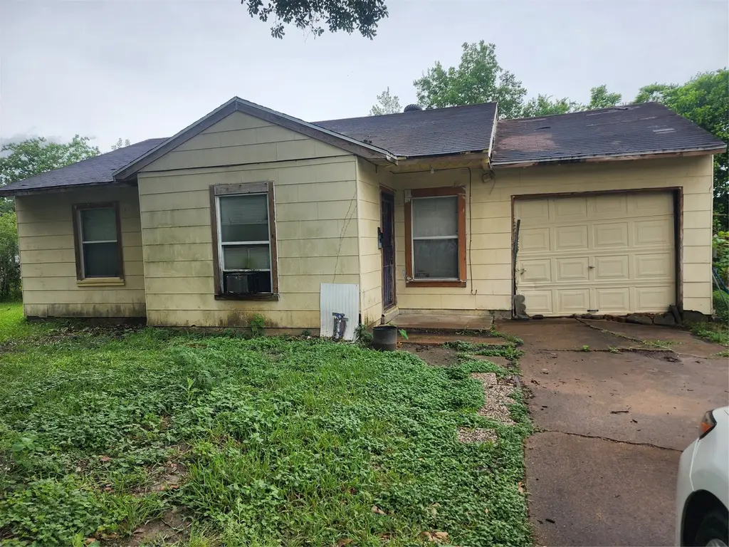 6428 Sherwood Dr