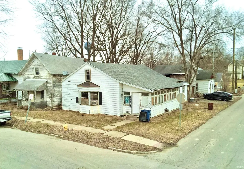 935 S Branson St