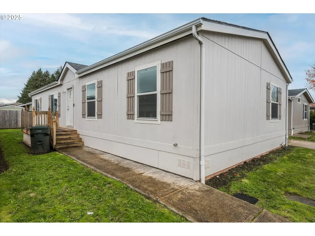 5217 Silver Loop NE