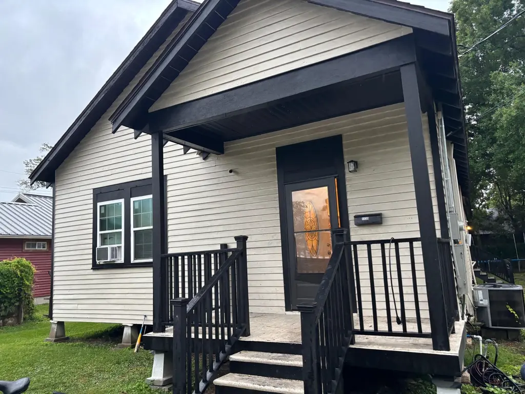 1130 Honduras St