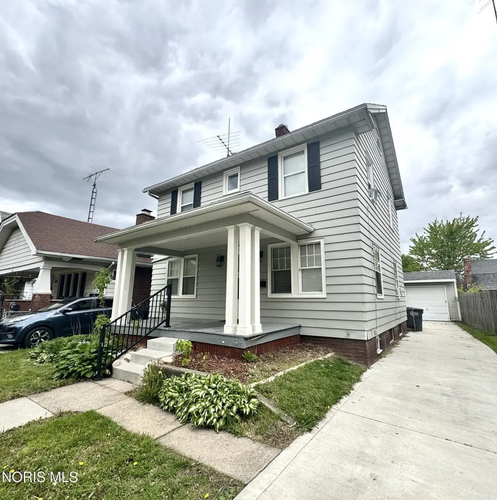 4240 Burnham Ave