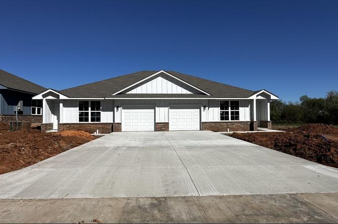 1704 & 1706 East Creek Dr