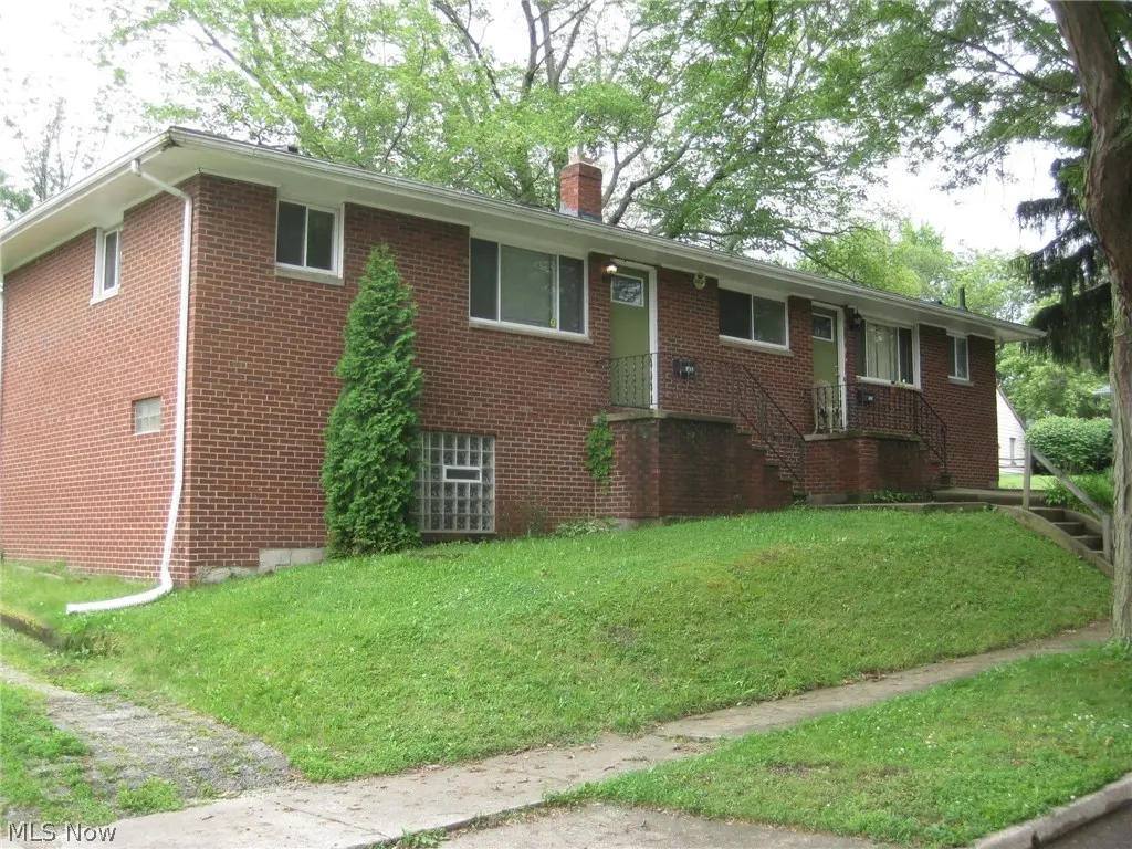 1923-1925 Evergreen Ave