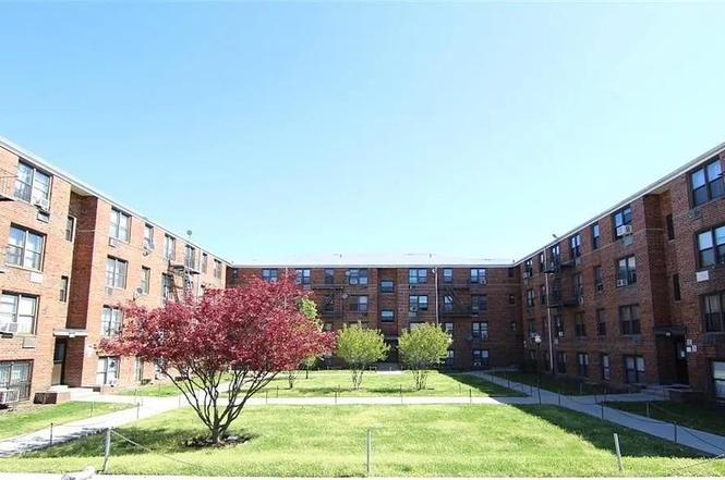 979 E 108th St Unit 1B