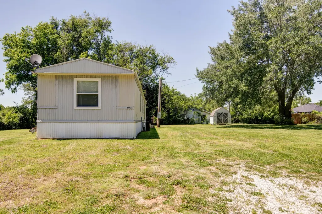 1105 S Golden Ave