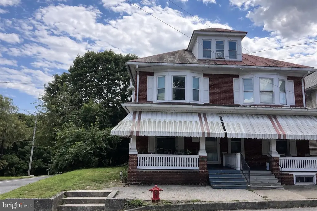 198 Pine St