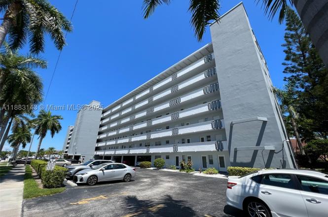 1000 NE 14th Ave #207