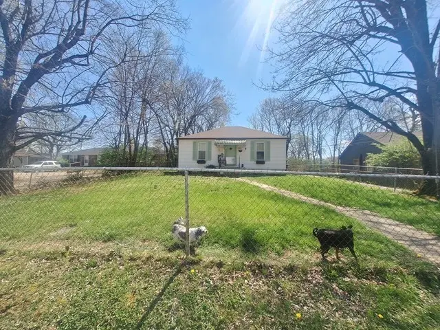 1252 Daniel St
