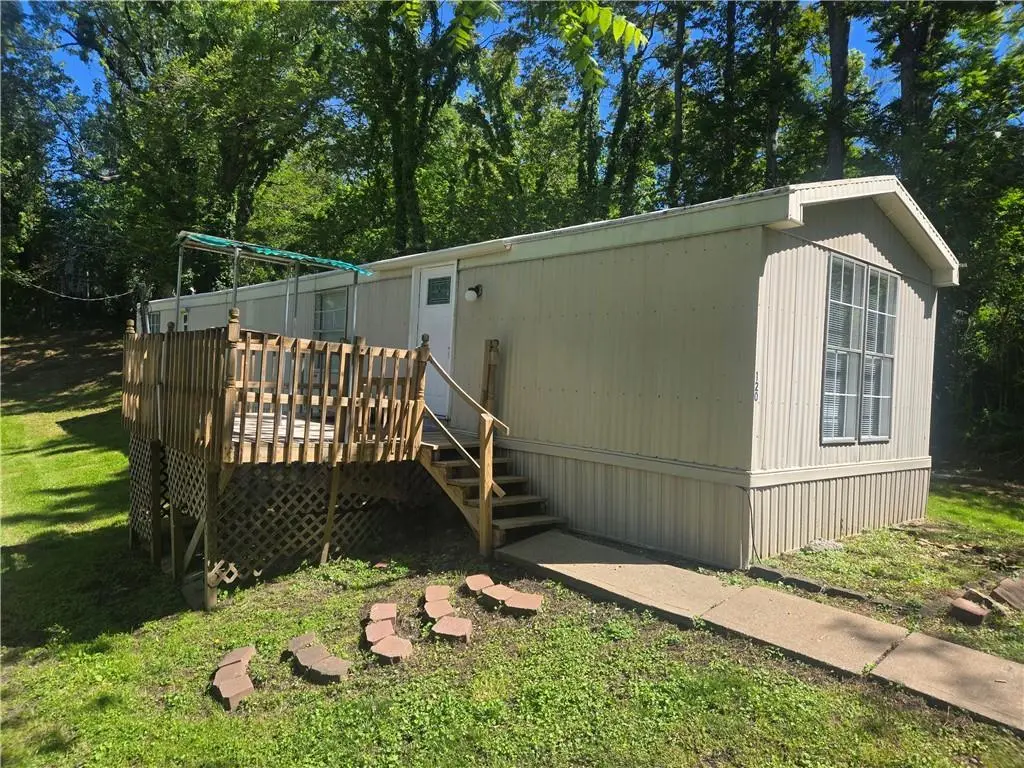 120 Maple Ln