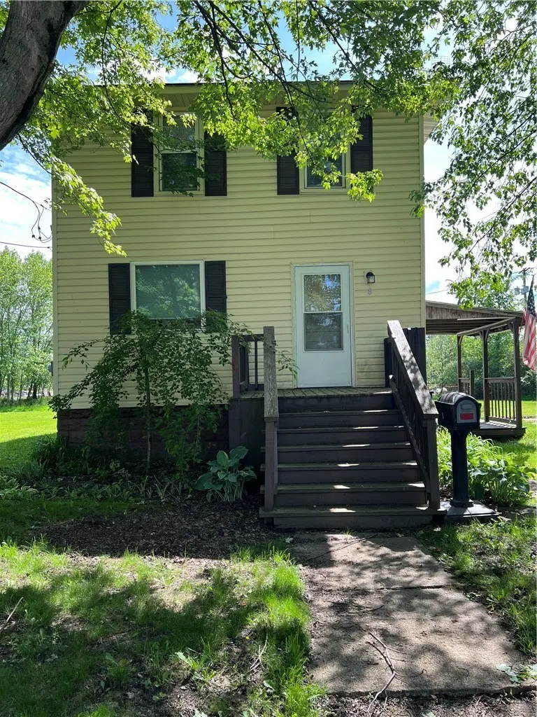 8 Lancaster Ave